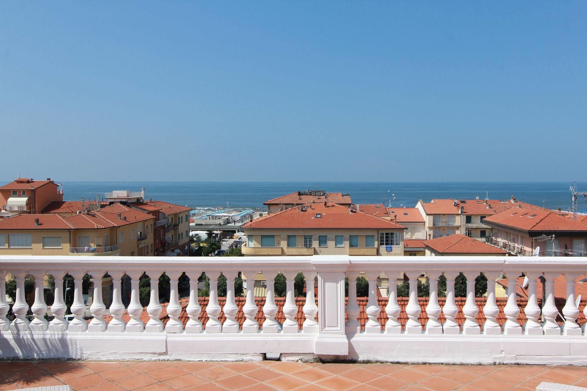 Hotel Regina Lido di Camaiore Extérieur photo